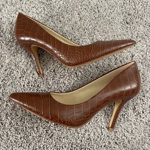 **NEW** Nine West Croc Embossed 3in heels 9.5M